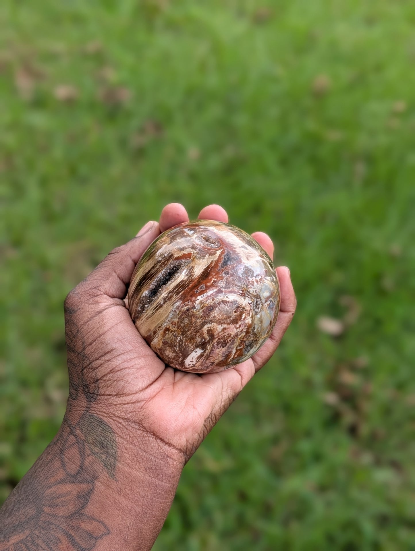 Money Agate Sphere w| Druzy