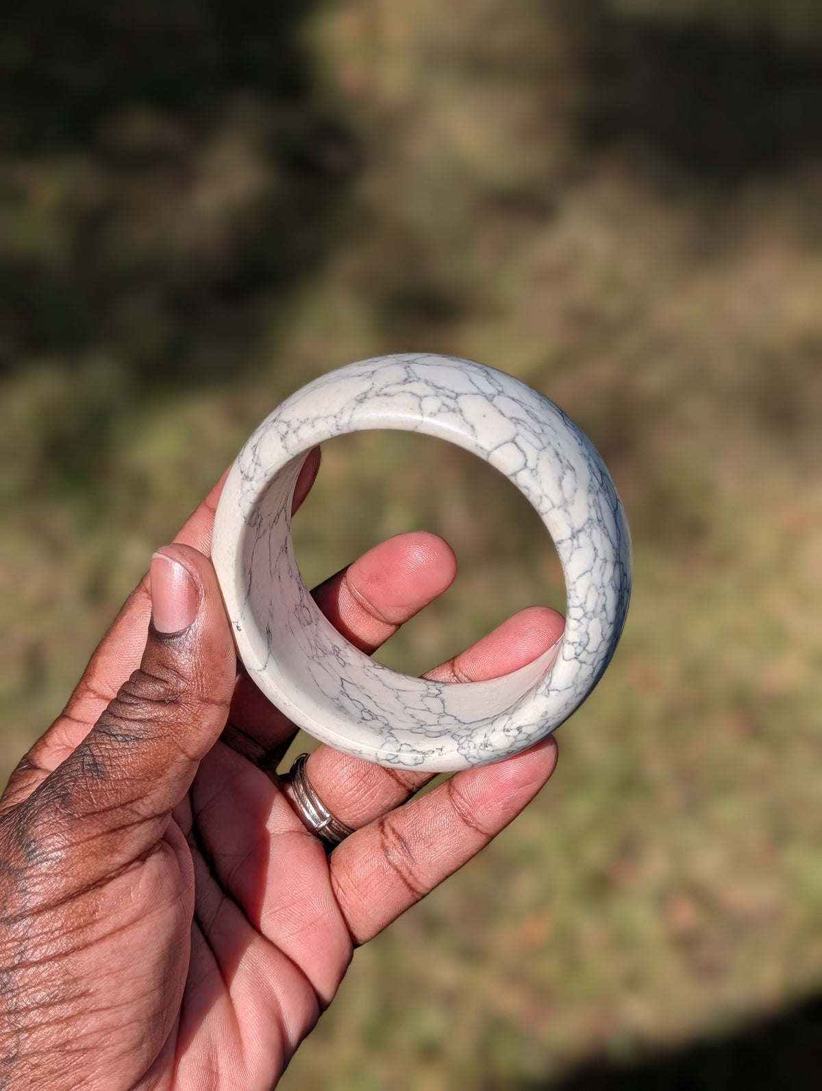 Thick Howlite Bangle