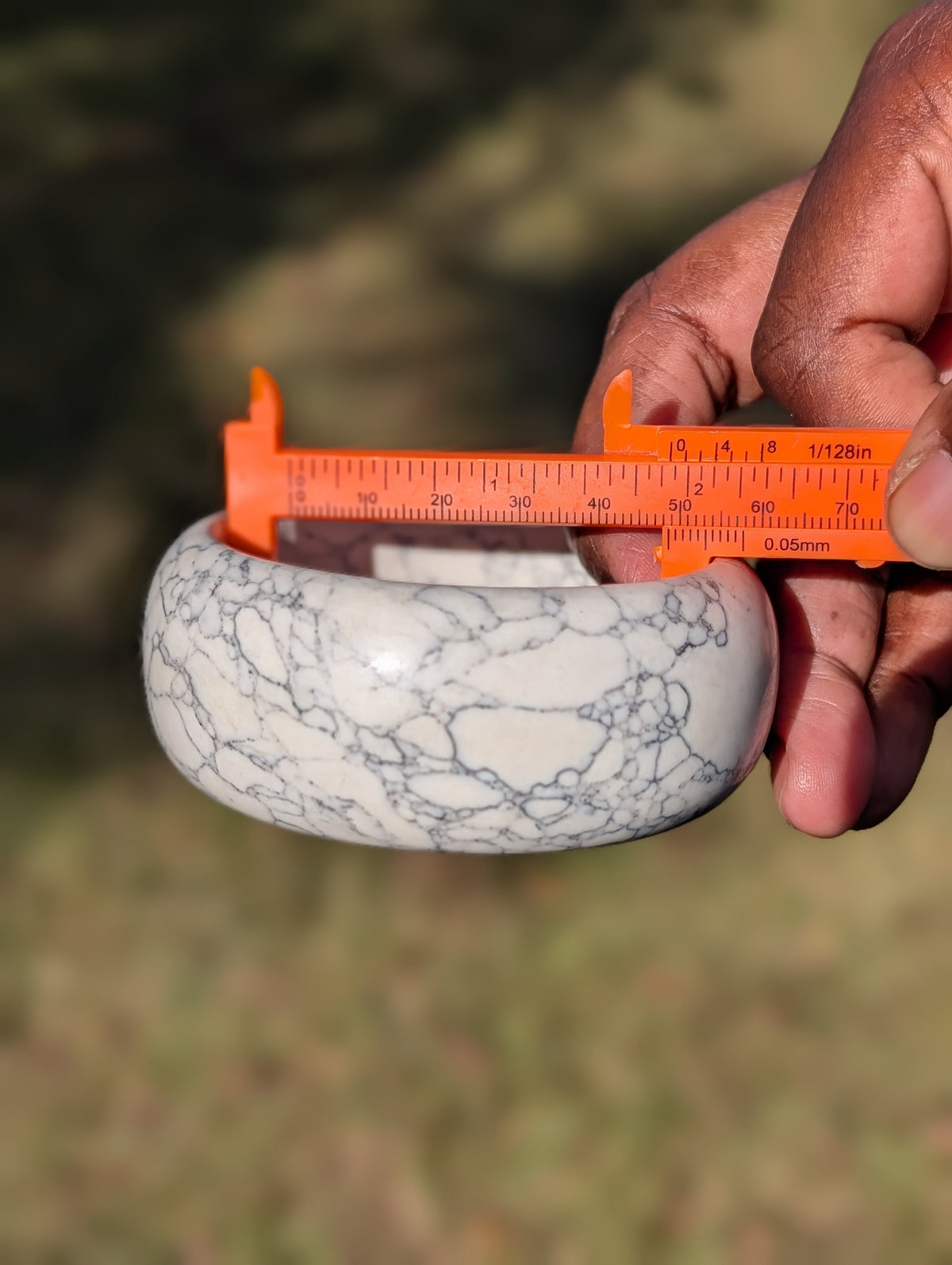Thick Howlite Bangle